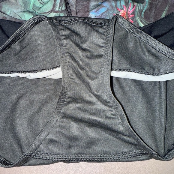 Lululemon Speed Short Curious Jungle Black Red Green Floral Size 2 Euc - Picture 9 of 12